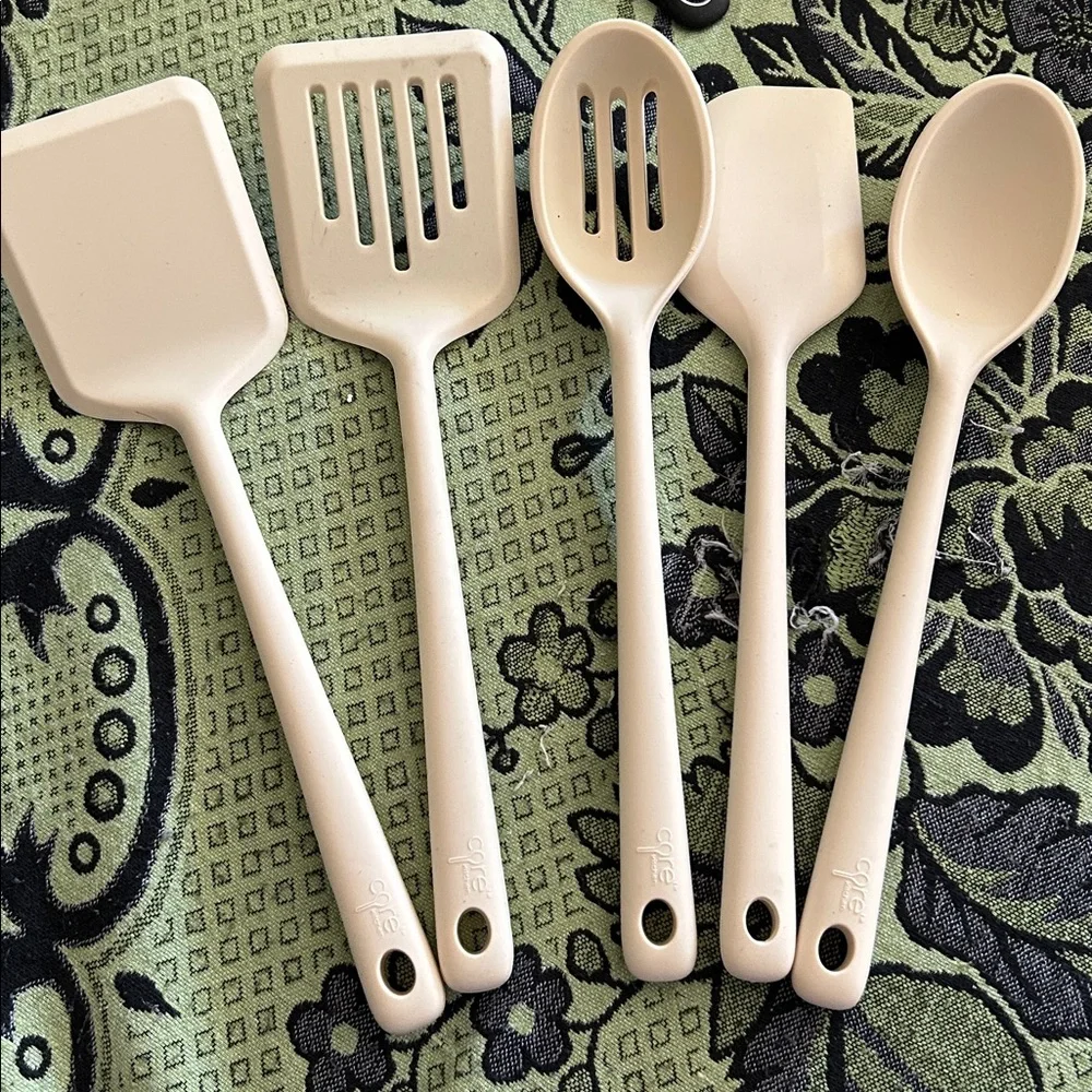 Beige Kitchen Utensil Set